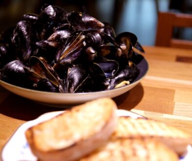 Blue mussels in white wine cream sauce