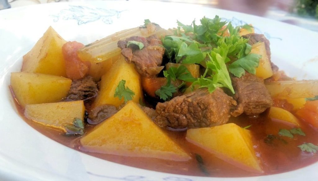 Hungarian goulash (Gulyásleves)