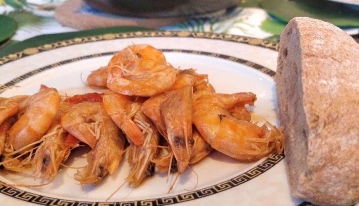 Shrimps in white wine sauce