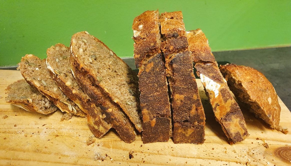 Sourdough rye-wheat bread with seeds (V)