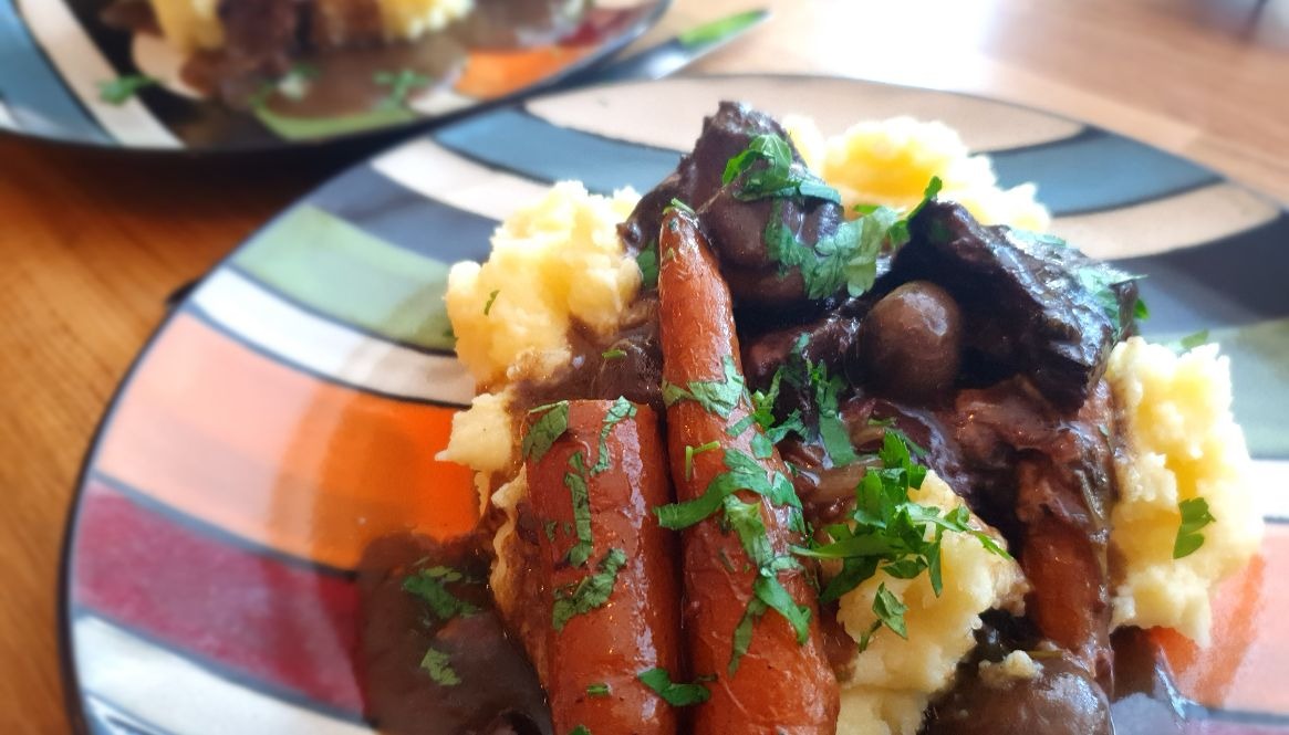 Burgundia pada (Boeuf Bourguignon)