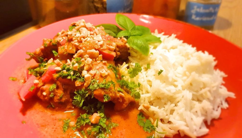 Chicken in peanut butter-tomato sauce