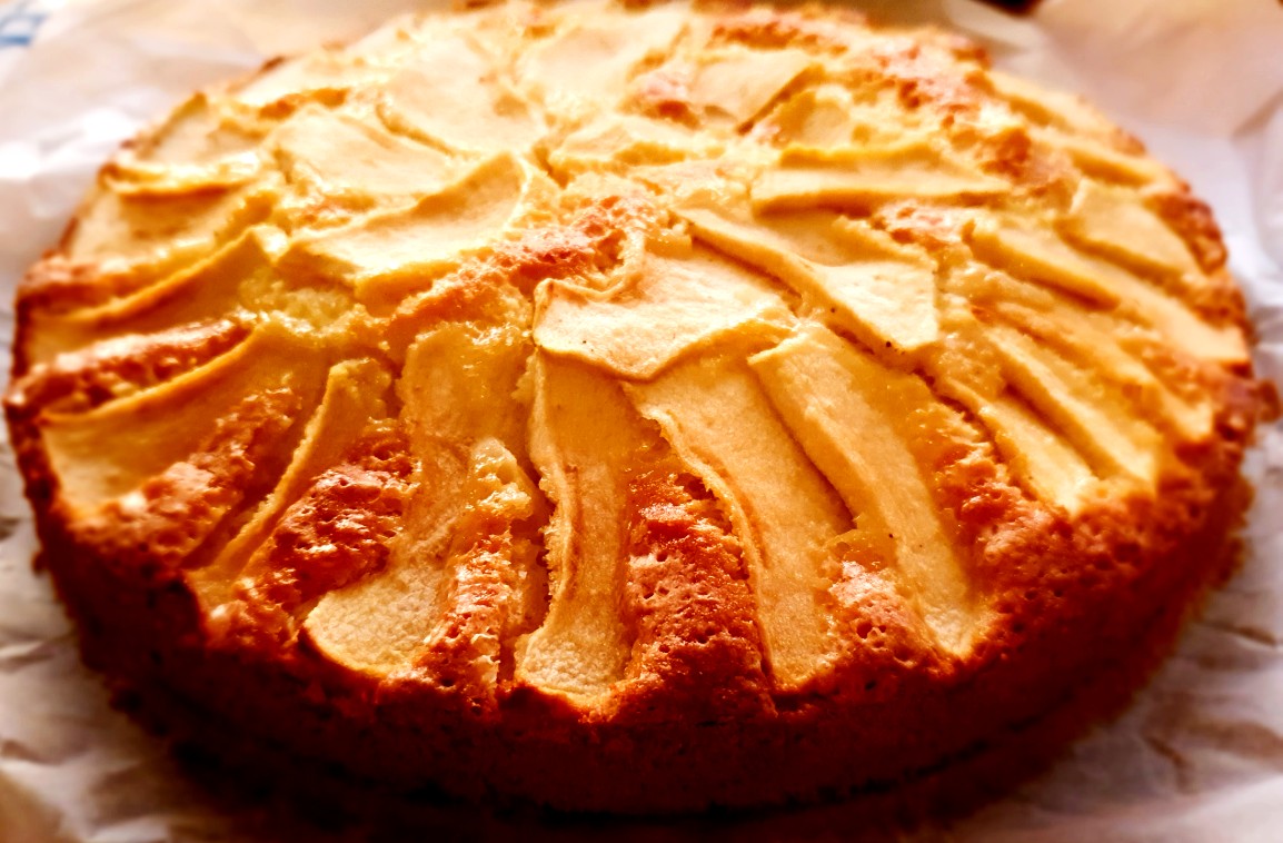 Marzipan-apple cake