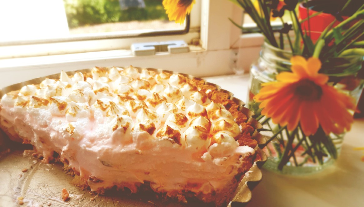 Zephyr cake with strawberries