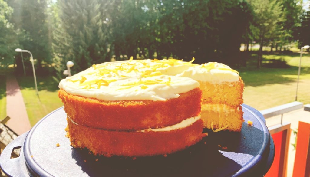 Greek orange cake with yogurt cream