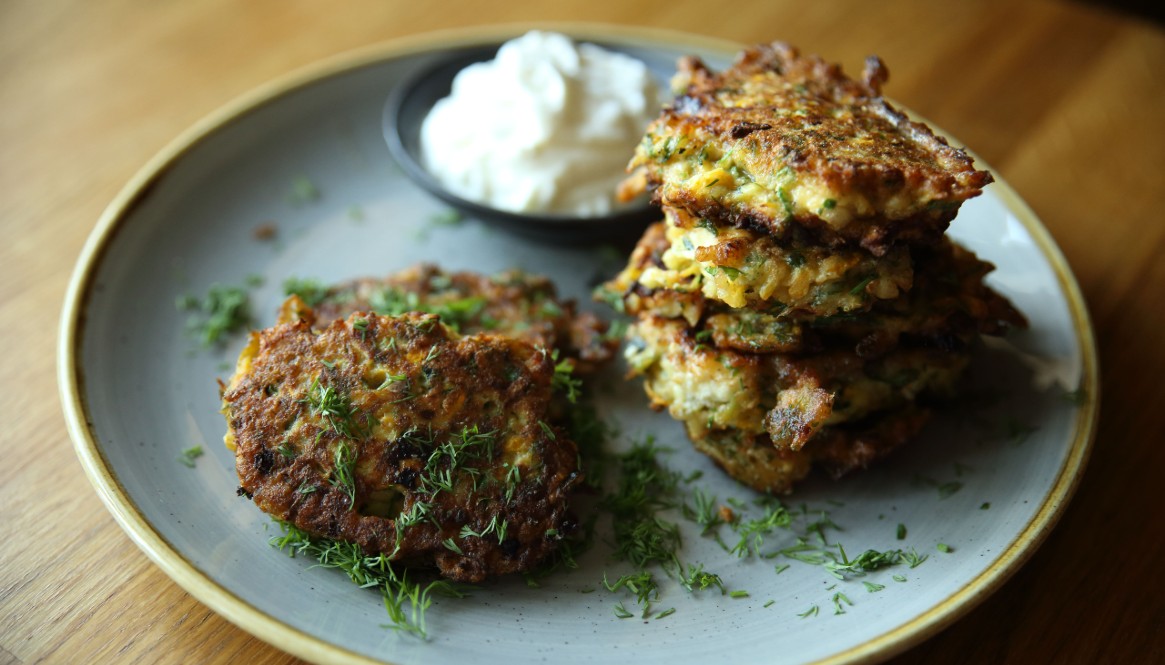 Zucchini-feta cheese cutlets (Mücver)