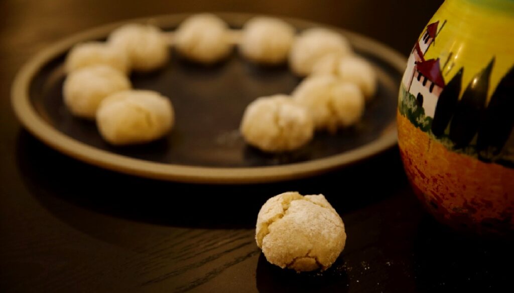 Amaretti, Italian almond cookies