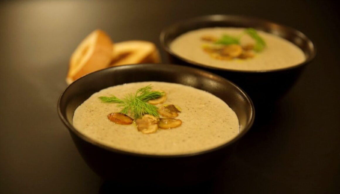 Creamy champignon soup