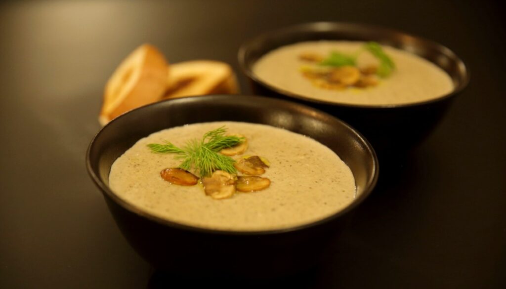 Creamy champignon soup