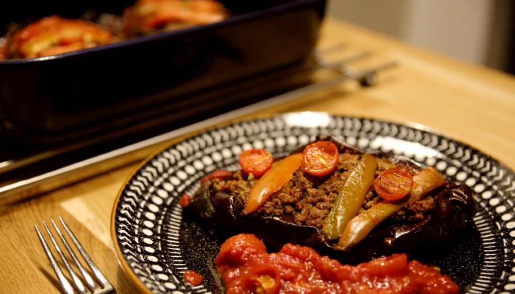 Eggplant stuffed with minced meat – Karnıyarık