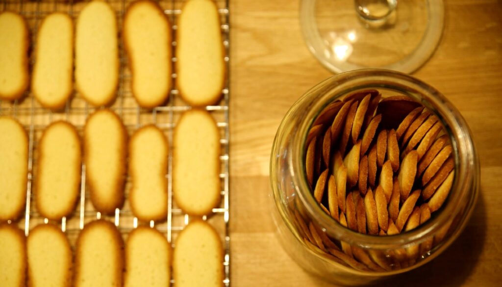 Cat’s Tongue Cookies – Langue de Chat