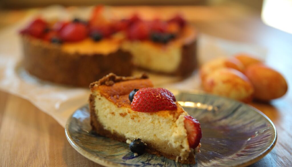 Curd cake in a crispy cookie-almond crust