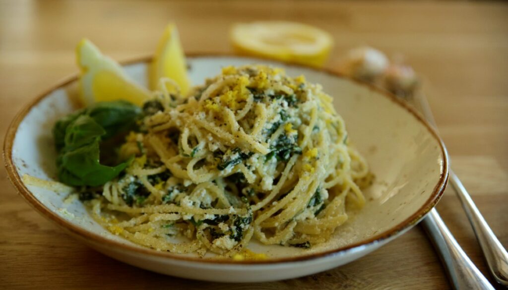 Ricotta-lemon pasta with spinach