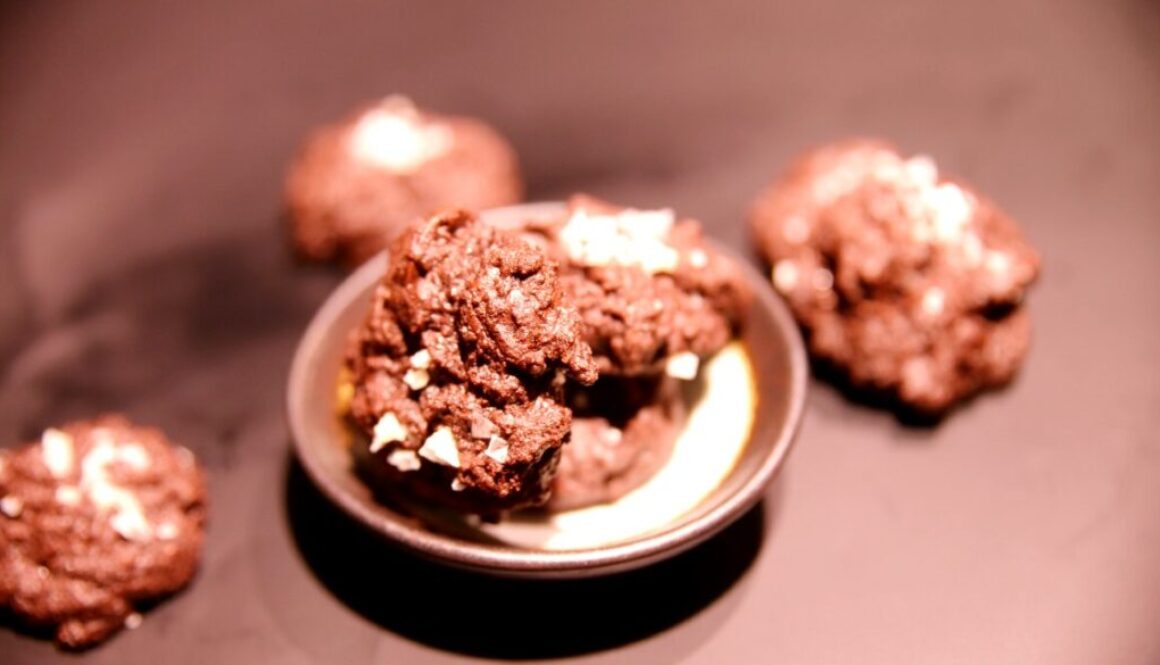 Tšillised šokolaadiküpsised meresoola helvestega