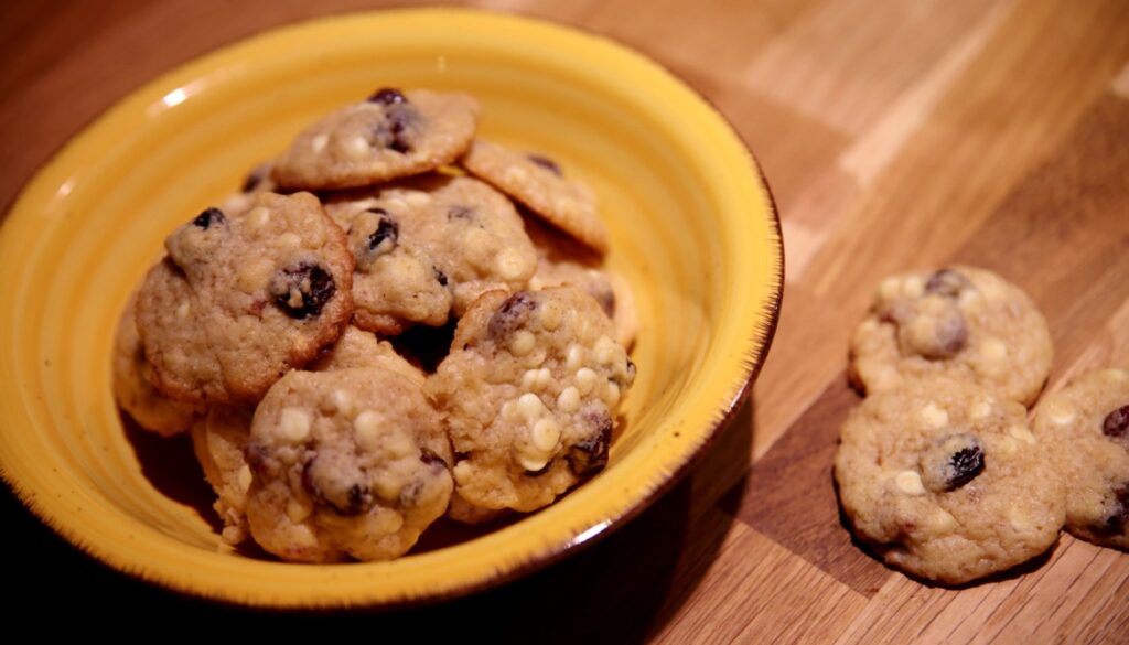 Cranberrie cookies with white chocolate