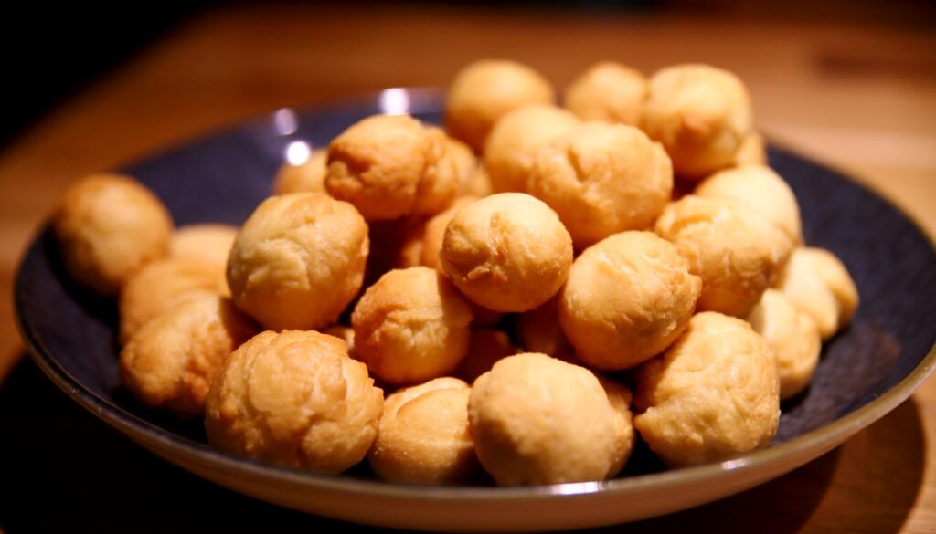 Deep-fried pizza dough balls