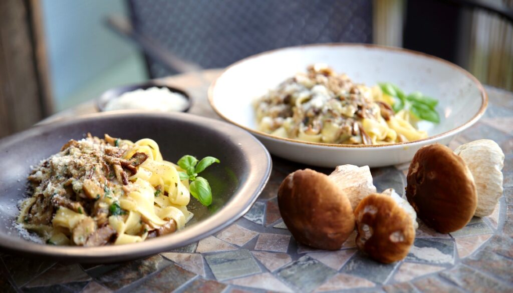 Pasta with porcini, lemon, garlic and egg