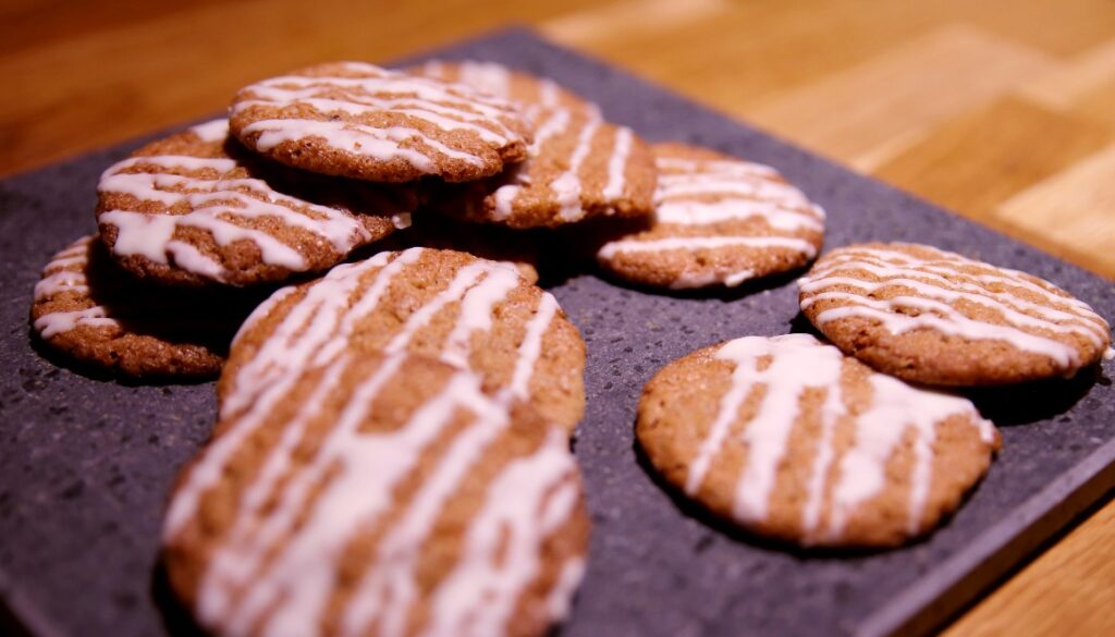 Crispy gingerbread with chocolate filling