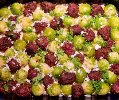Minced meat and beetroot balls with Brussels sprouts in cheese sauce