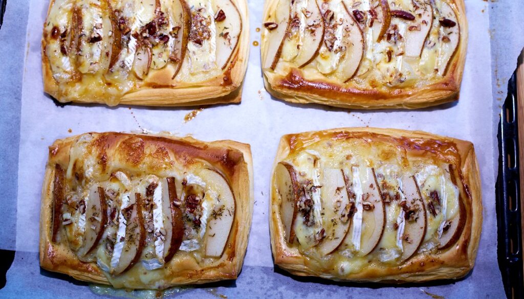 Puff pastry pie with pear, camembert cheese and walnuts