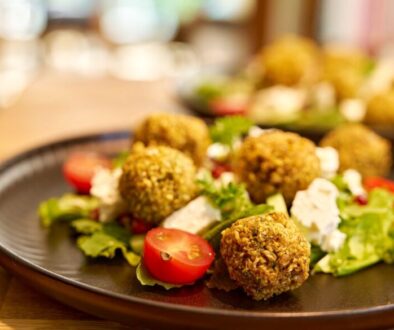 Falaffel_feat Salad with Lebanese falafel